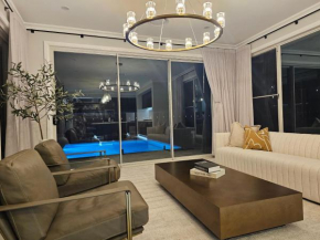 Luxury Hampton House with Heated pool